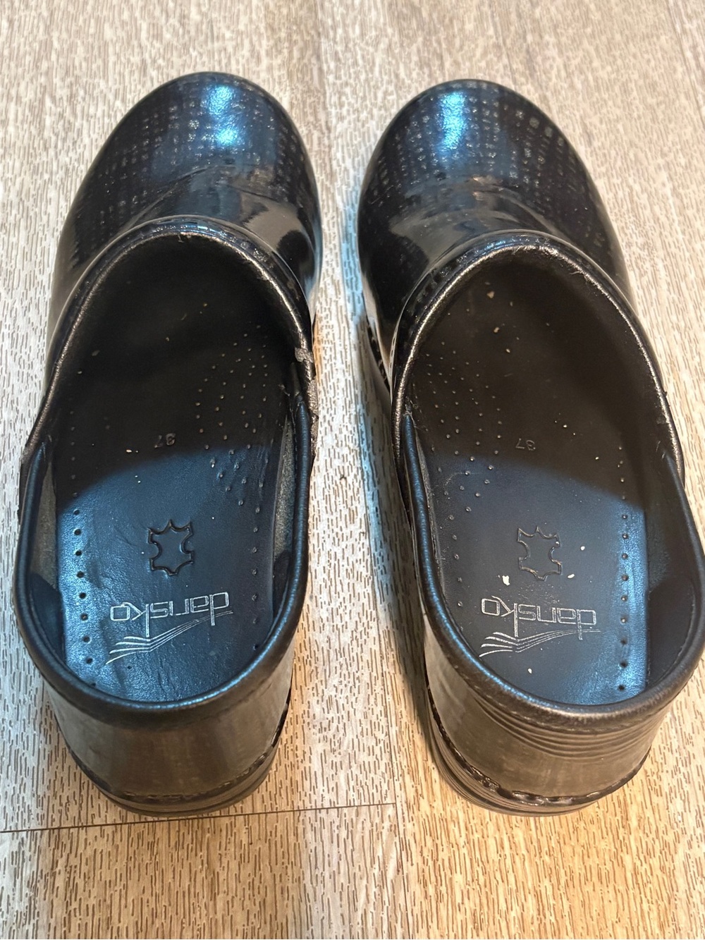 DANSKO SLIP ON SHOES SIZE 37(7) - Picture 7 of 10